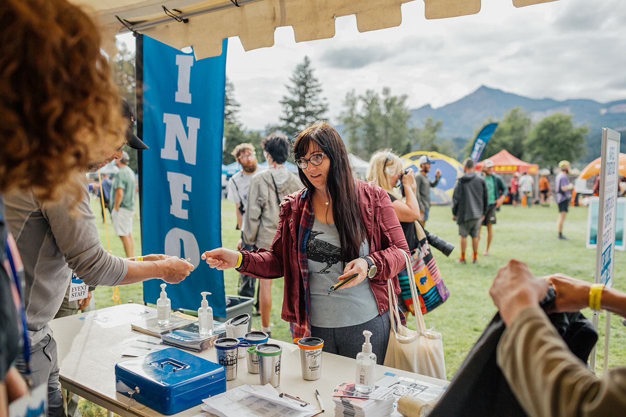 Volunteers Pacific Crest Trail Days Volunteer at PCT DAYS